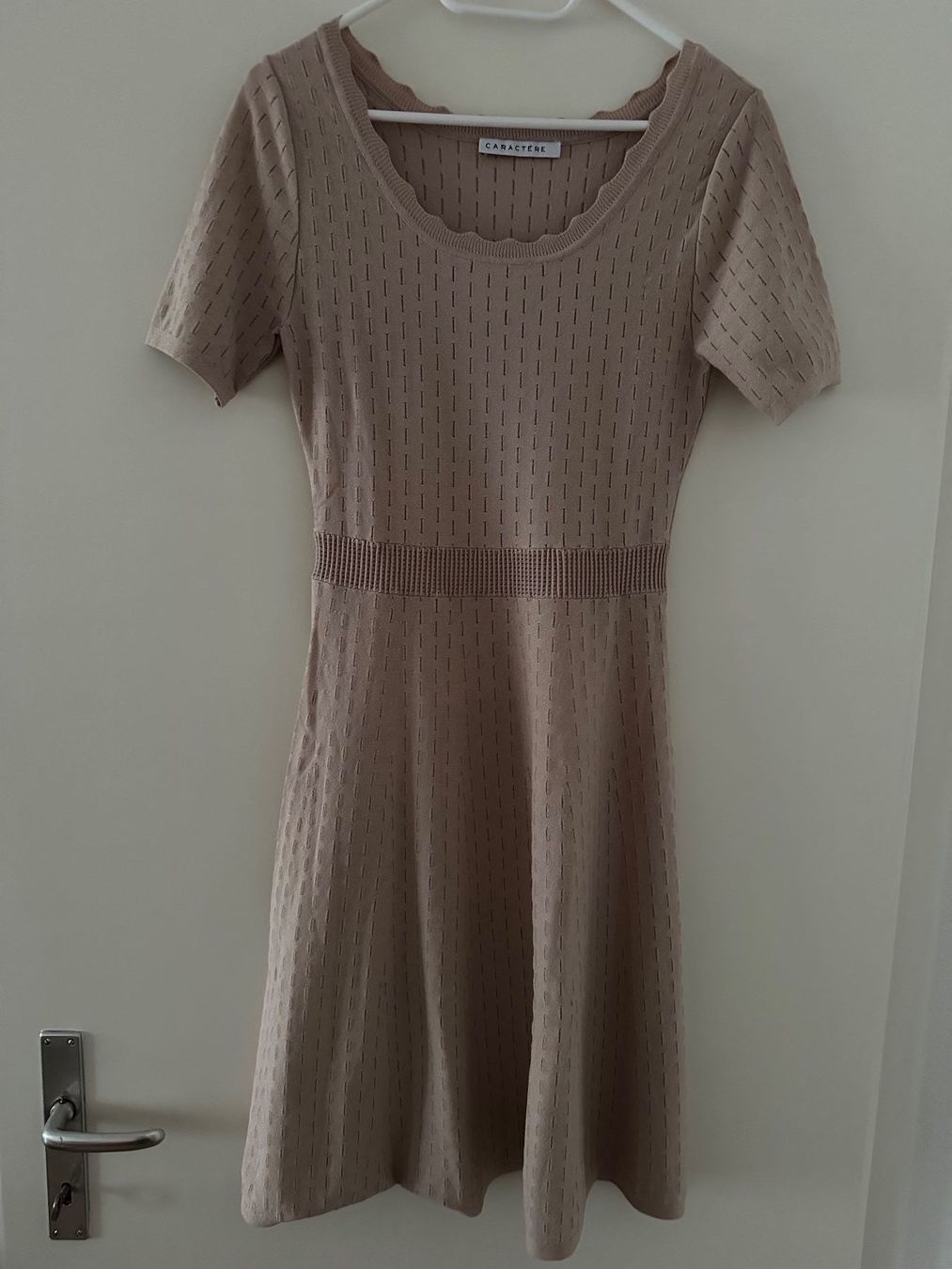 Kleider: Caractère Kleid mit Cardigan hautfarben – Gebraucht aus Trimbach von Goldchild_8 1