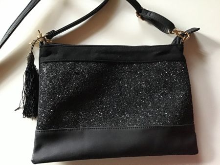 Schöne Handtasche schwarz mit glitter