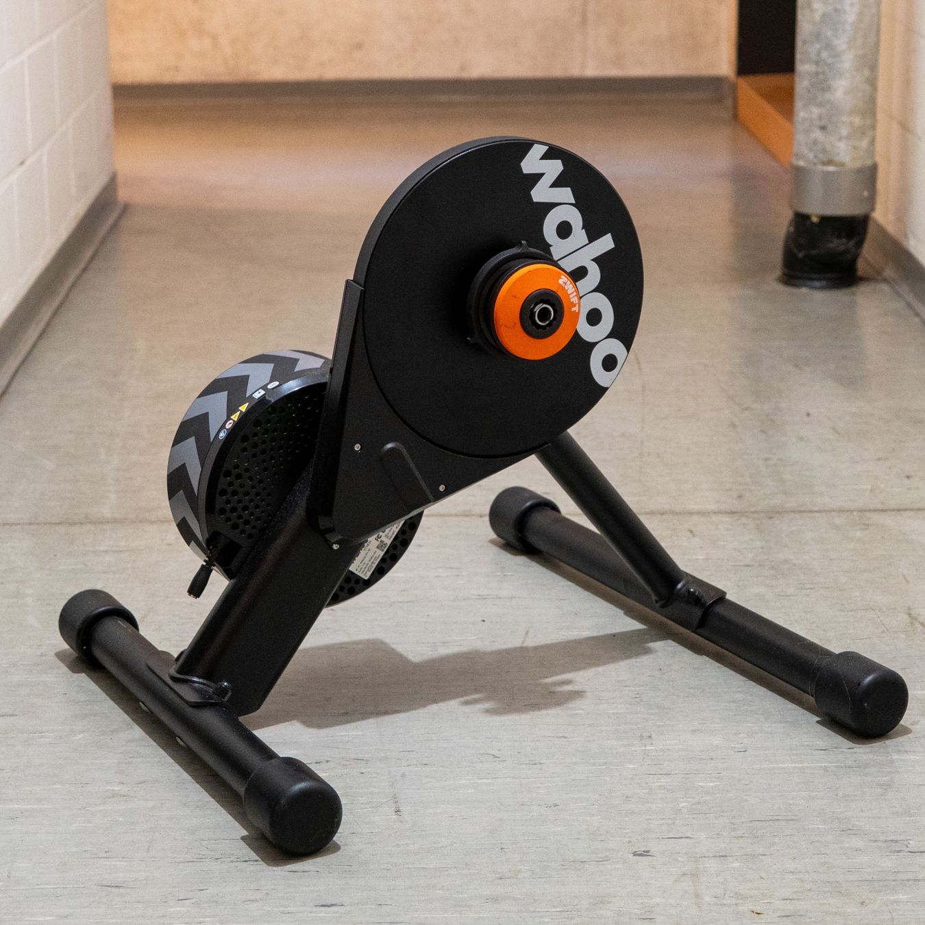 Wahoo Hometrainer: Wahoo Kickr Core Rollentrainer inkl. Zwift Cog und Click – Usato da Jona venduto da rpfund