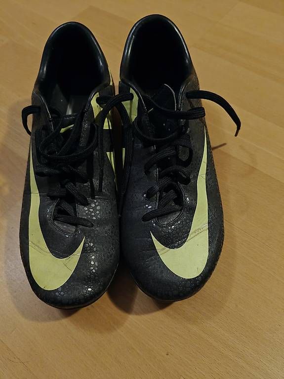 Scarpe da uomo: Nike Fussballschuhe  – Usato da basel venduto da lin_5kqf