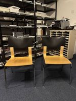 2 praktische Mehrzweckstühle  Büro & Zuhause