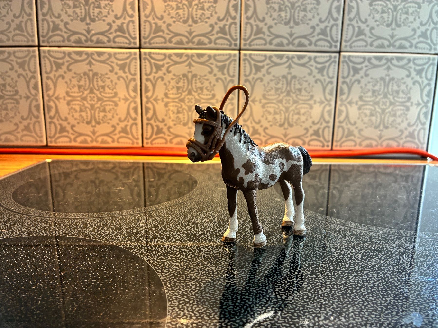 Schleich Giocattoli: Spielpferd braun weiss mit Halfter gebraucht – Usato da Wädenswil venduto da mlutz74