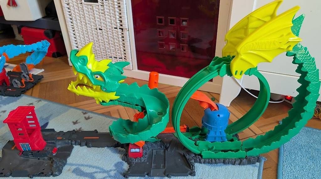 Hot Wheels Giocattoli: Hot Wheels City Dragon Attack – Usato da Bern venduto da HangaRoa
