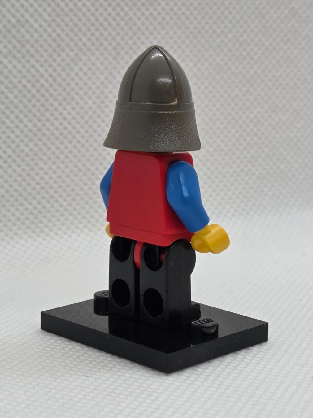 Lego Kit di costruzioni: LEGO Castle cas150 Scale Mail - Red with Blue Arms – Usato da Basadingen venduto da NekoBricks 3