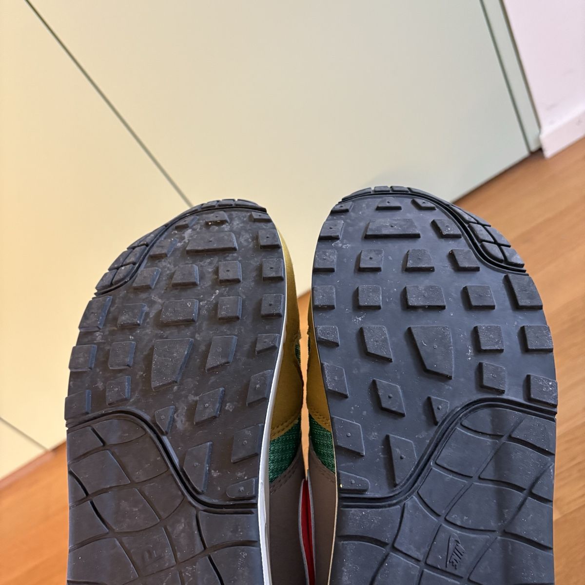 Nike Scarpe da uomo: Nike Air Max 1 86 Powerwall – Usato da Winterthur venduto da LaBodega 7