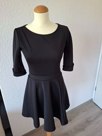 Schickes, kurzes, schwarzes Kleid Gr. S / Frühling