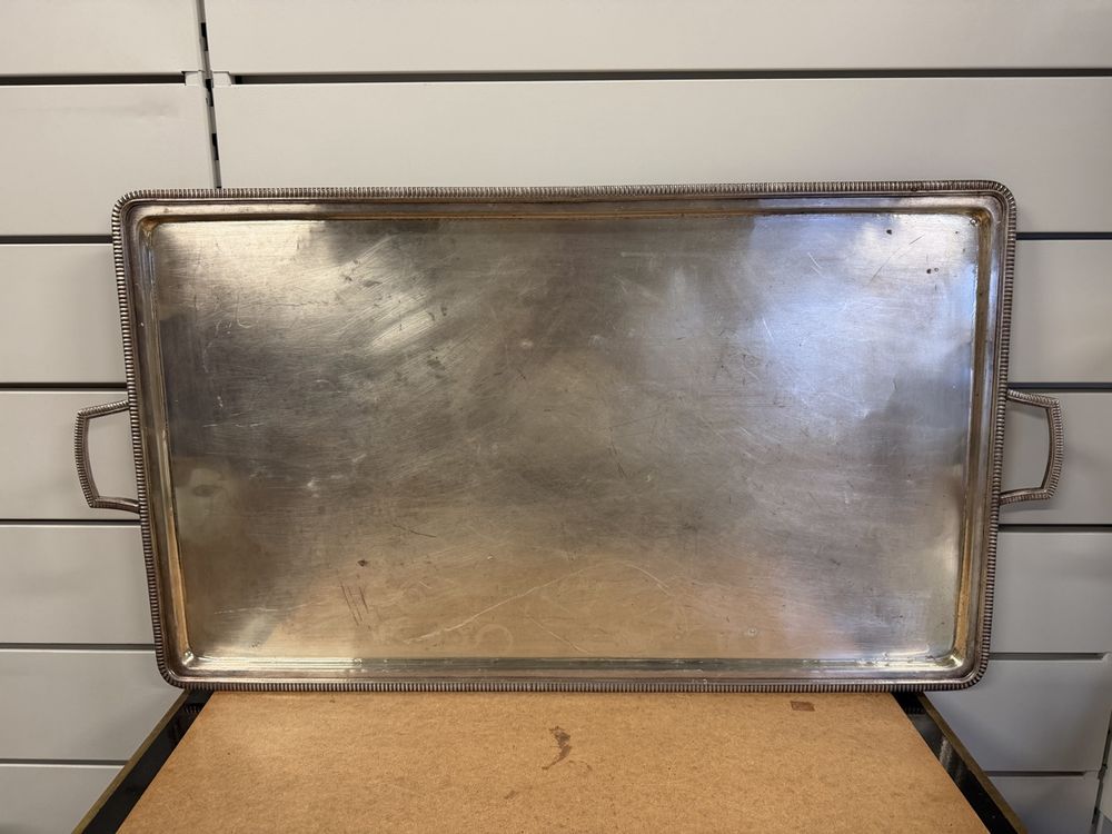 2 Plateaux de service vintage en métal argenté avec poignées (D