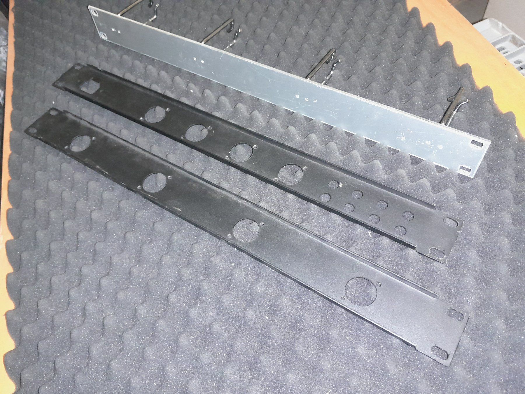 Supporti a parete: Rackblende / Blindabdeckung 1HE - Schwarz – Usato da Steffisburg venduto da FutureOne 4