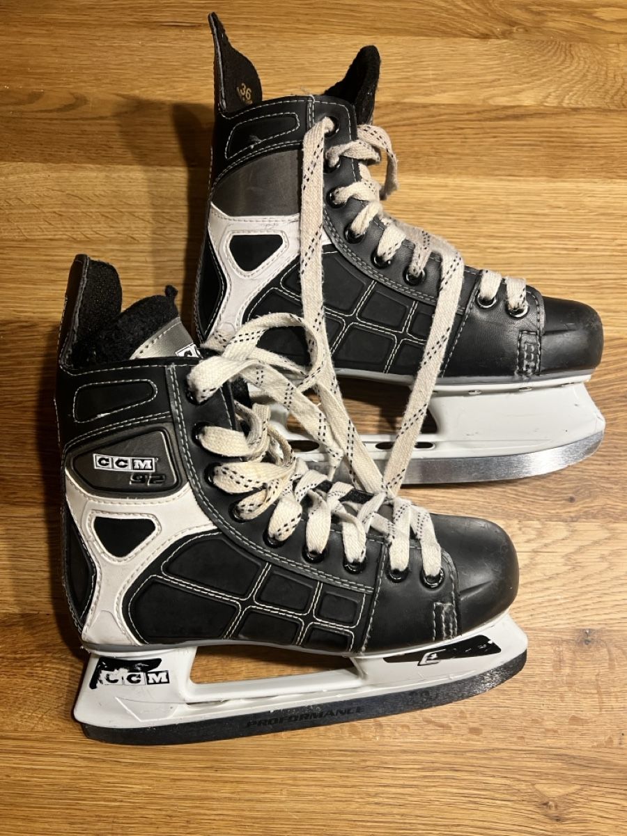 Ccm Pattini da ghiaccio: CCM Eishockey Schlittschuhe Grösse 36 – Usato da Killwangen venduto da Markusr