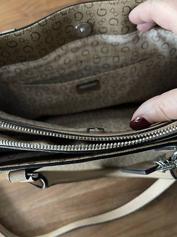 Taschen für Damen: Guess Handtasche hellbraun – Gebraucht aus Rütihof von sus_6r5m 2