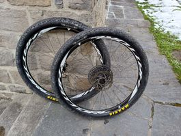 29" Zoll Hattori XC Boost Carbon Radsatz.