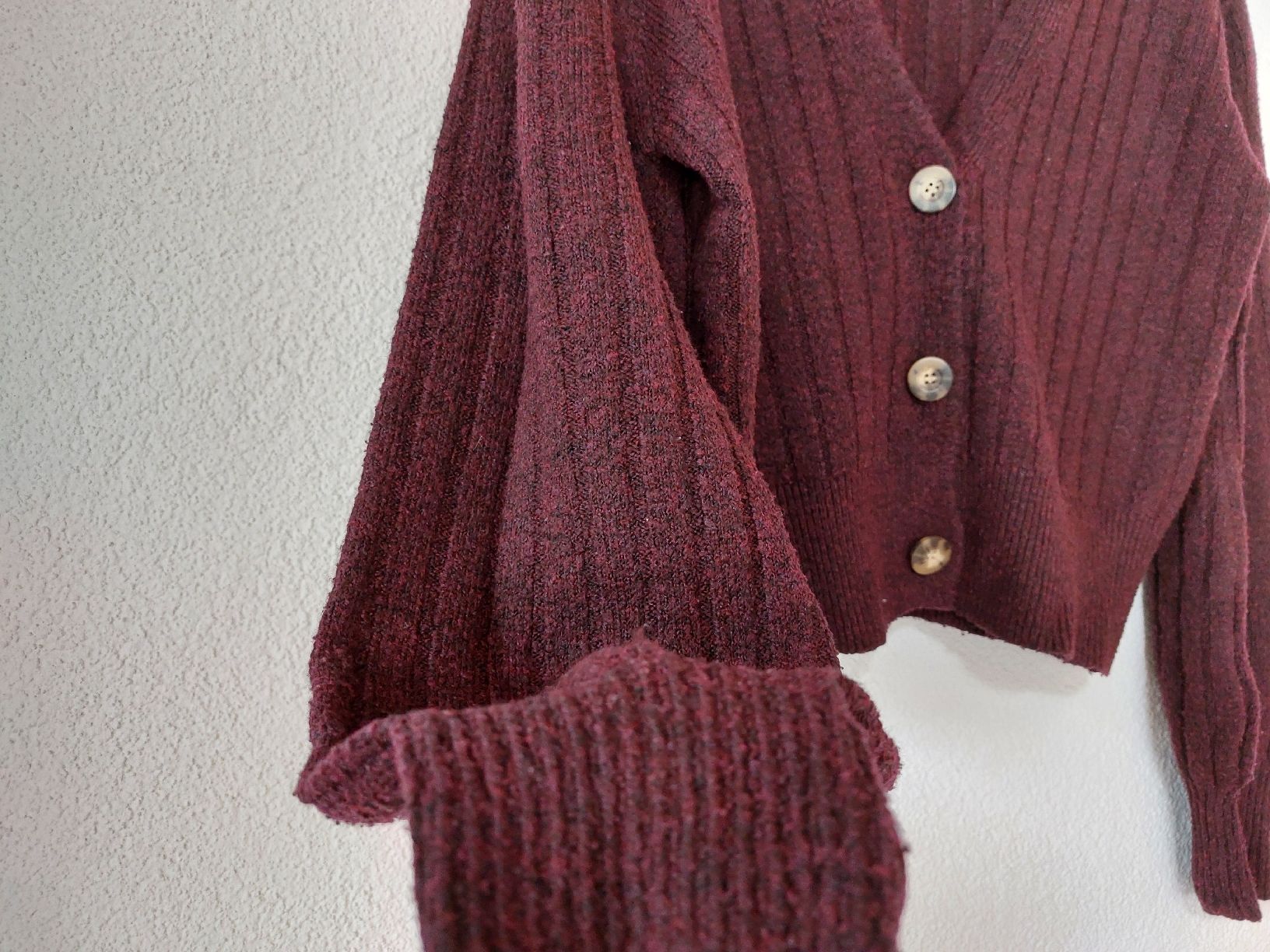 Pullover & Sweatshirts: Damen Strickjacke, Bordeaux  – Gebraucht aus Effingen von roe_7mb7 1