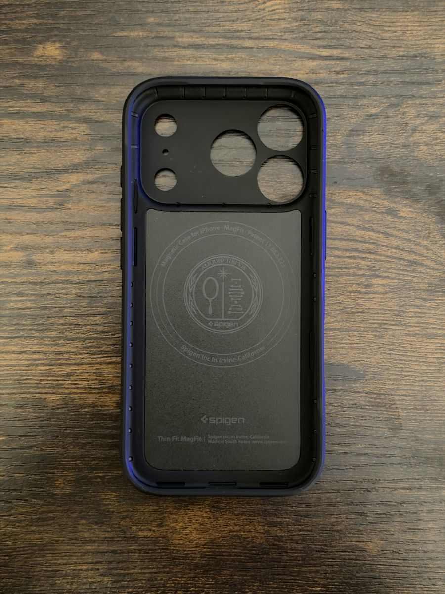 Spigen Coques & Protection écran: iPhone 17 Pro Spigen Thin Fit Hülle – Neuf (Voir description) à Adliswil par Ramin_oth 1