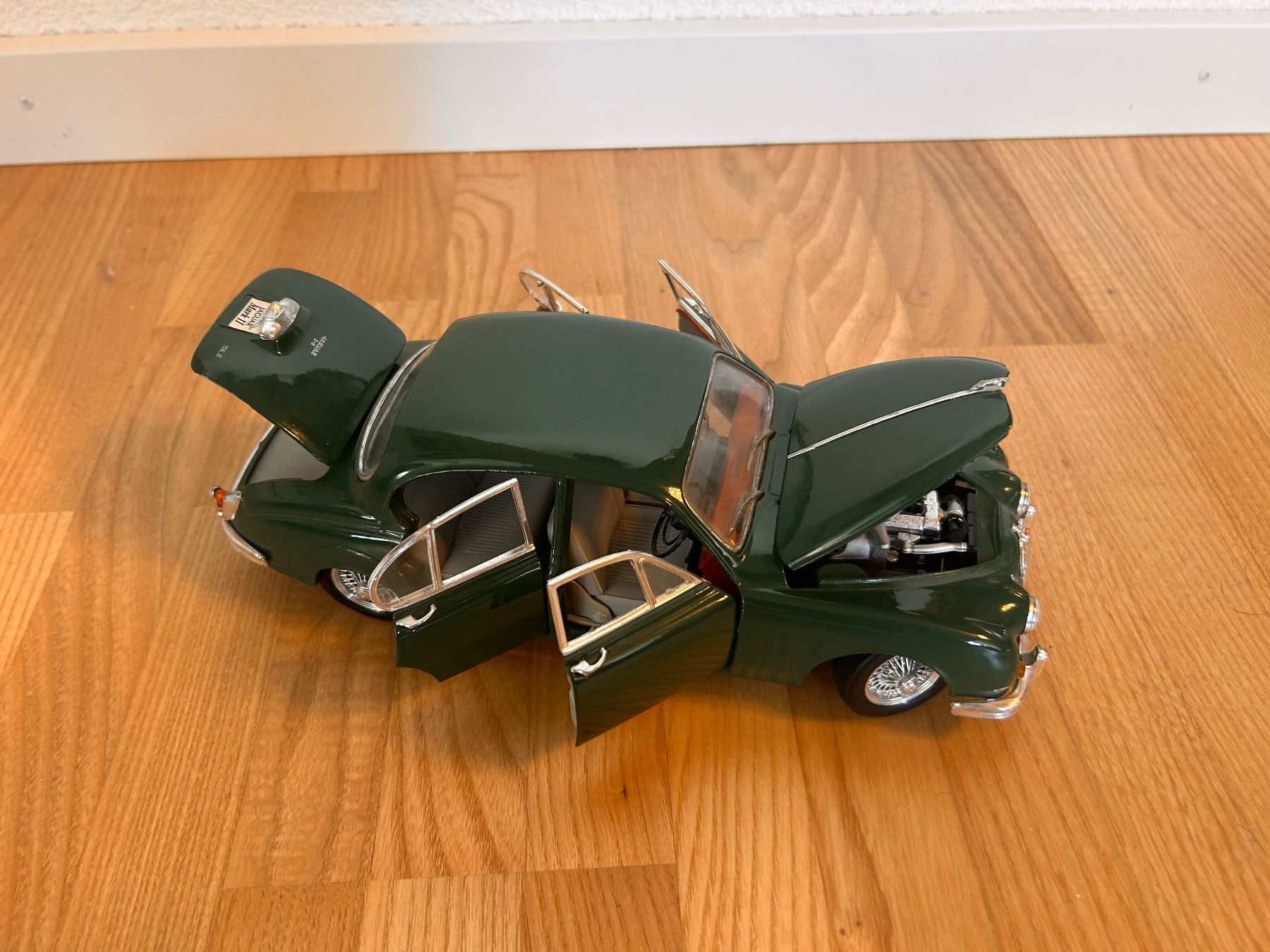 Maisto Modellautos: Jaguar Mark 2 - dunkelgrün - Maisto – Gebraucht aus Brüttisellen von ThommyK 5