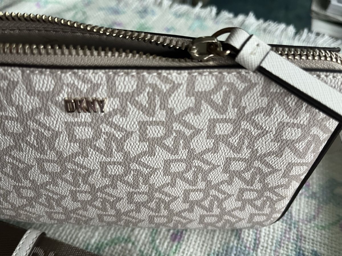 DKNY Taschen für Damen: DKNY Täschchen – Gebraucht aus Kriens von burnauc 3