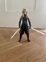Star Wars Figur Ahsoka mit Lichtschwertern guter Zustand