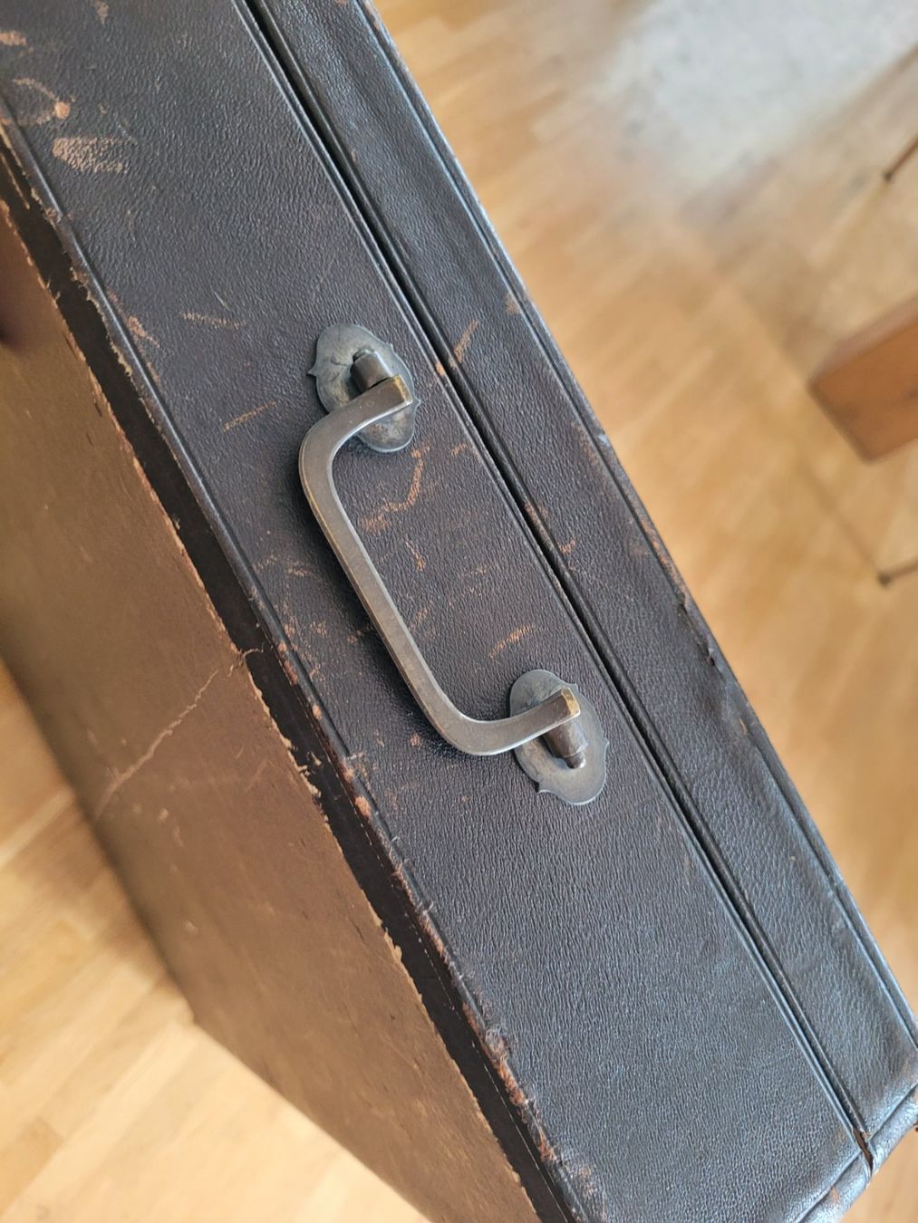 Reisekoffer: Antiker Koffer / Besteckkasten – Gebraucht aus Kriens von KTP 4