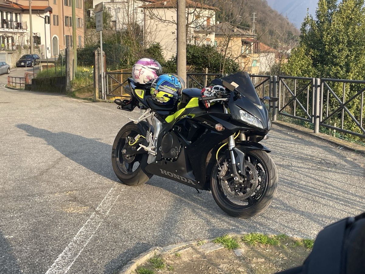 Strada: Cbr 1000rr 07 restyling – Usato da Balerna venduto da Axldeejay79