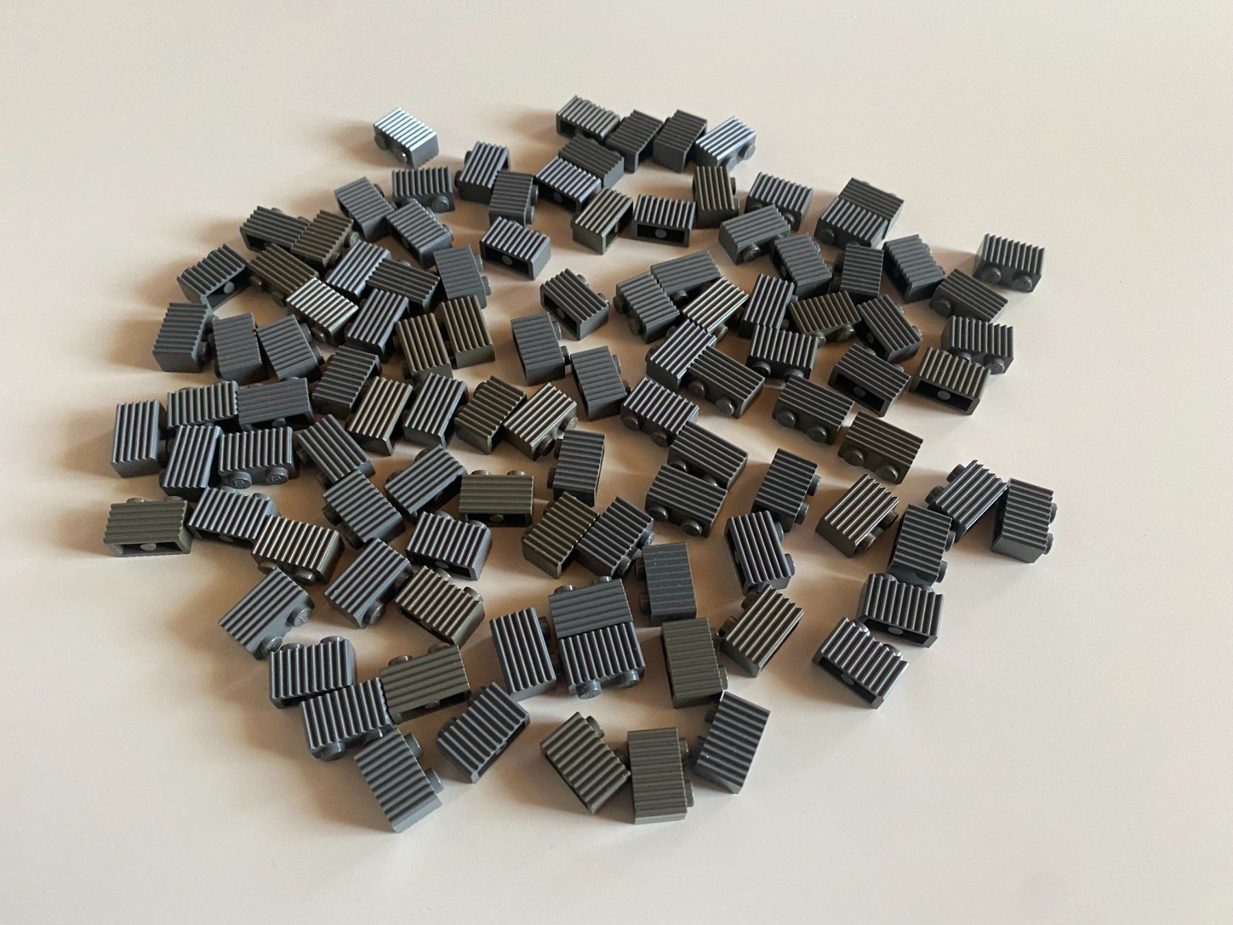 Lego Spielzeuge: LEGO - 100 - GRAUE - RIPPENSTEINE – Gebraucht aus Gelterkinden von ajdt4