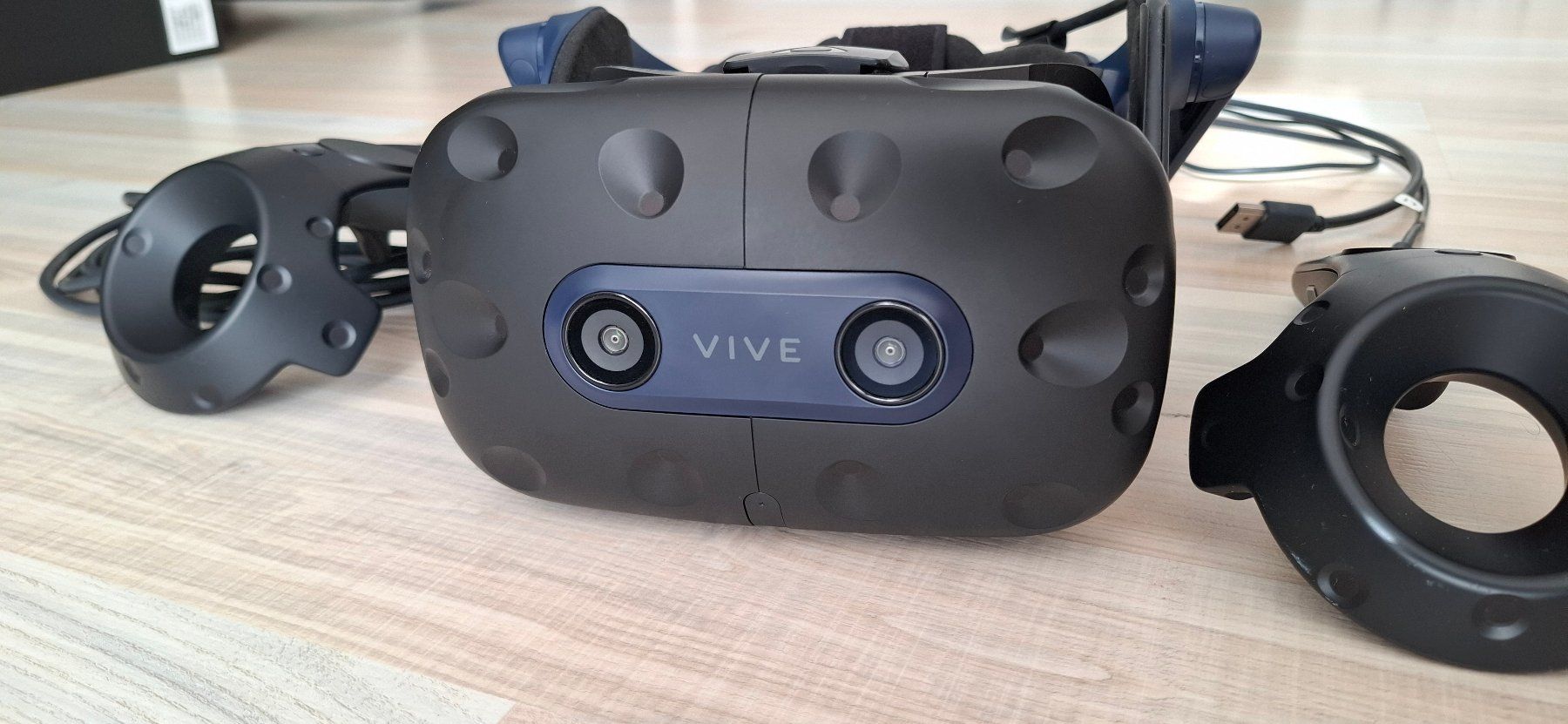HTC Casque VR: HTC VIVE Pro 2 VR-Set + 2 Controller + 2 Base Stations – D'occasion à Rickenbach SO par erni.david