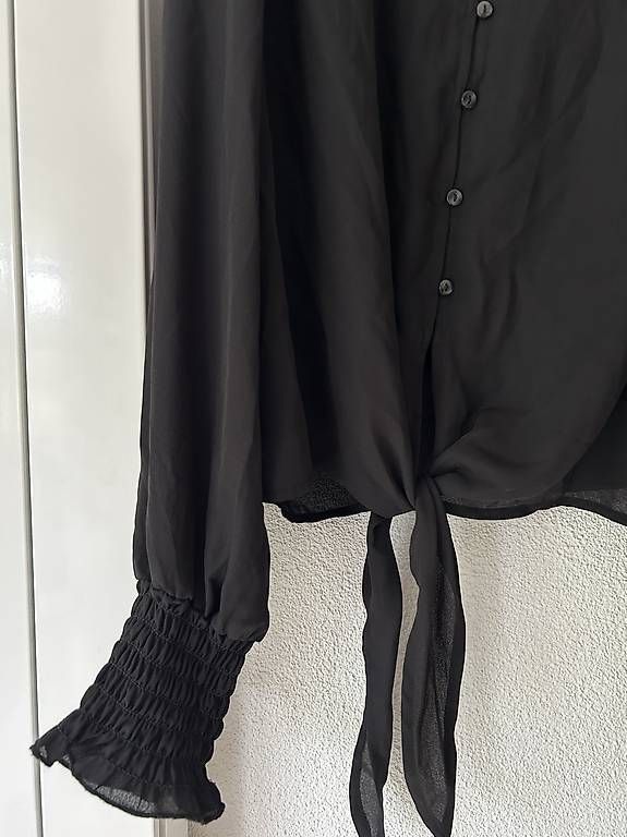 Blusen: Schwarze Bluse – Neu und originalverpackt aus Kehrsatz von mem_2v6k 2