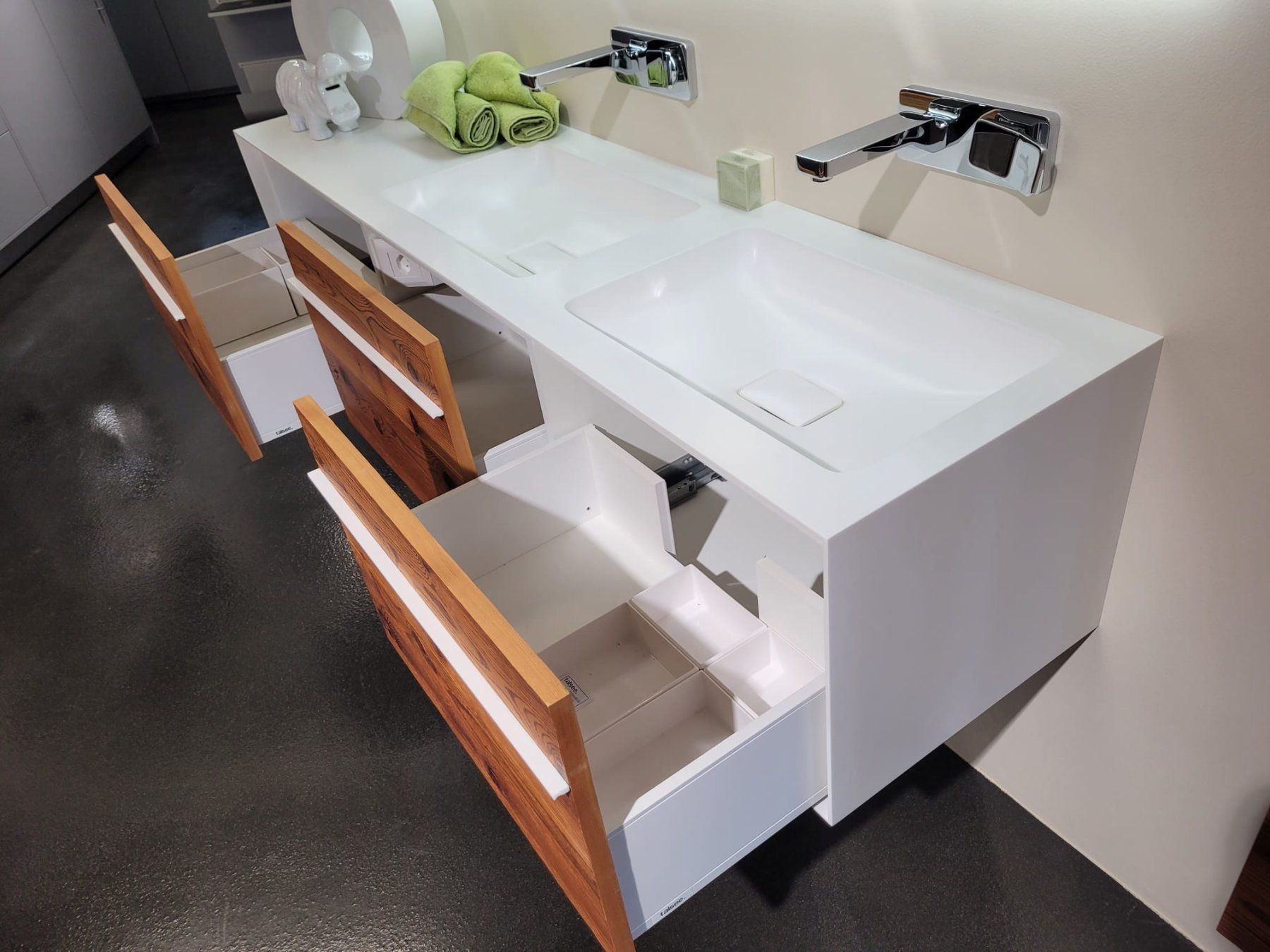 Mobili per bagno: Badmöbel mit Waschtisch und Spiegel (Talsee) – Usato da St. Gallen venduto da hp.mueller_ag 3