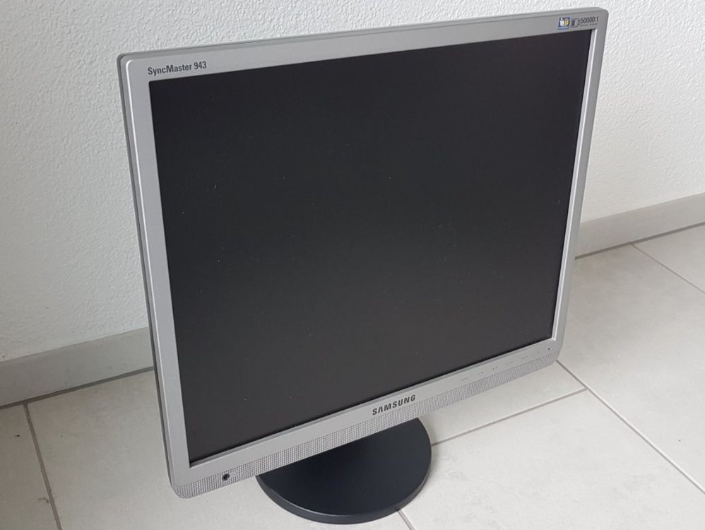 Samsung Monitor - 19 Zoll - 4:3 - 943BM | Kaufen auf Ricardo