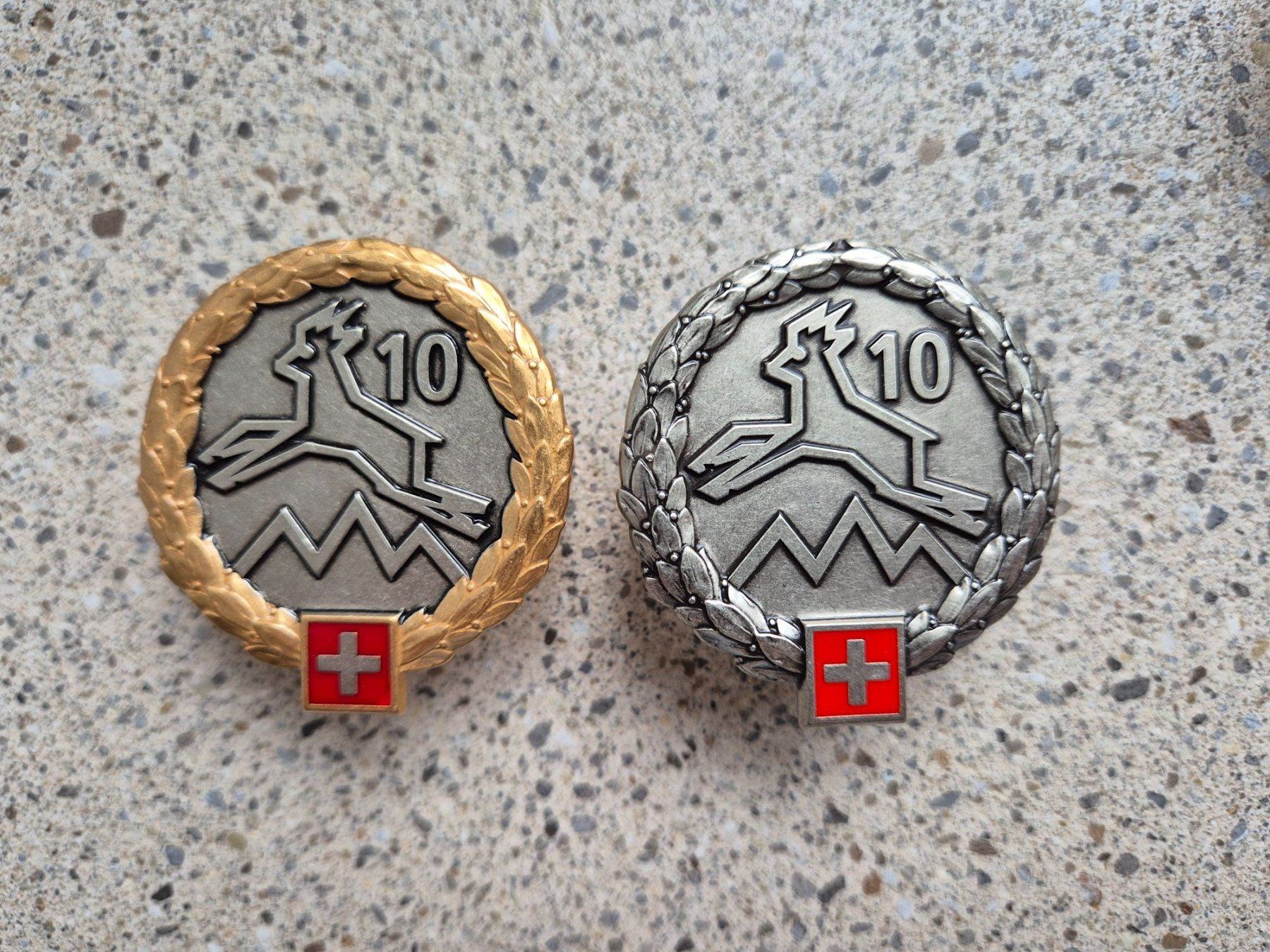 Schweizer Armee Placchette & Badge: *** Beretemblem Set *** – Nuovo e nell'imballaggio originale da Riedholz venduto da fr_sIruP