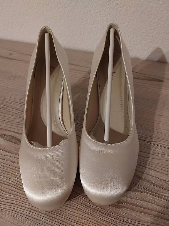 Scarpe da donna: Hochzeitschuhe weiss gr. 38.5 – Usato da Ruswil venduto da Schneckeland88 2
