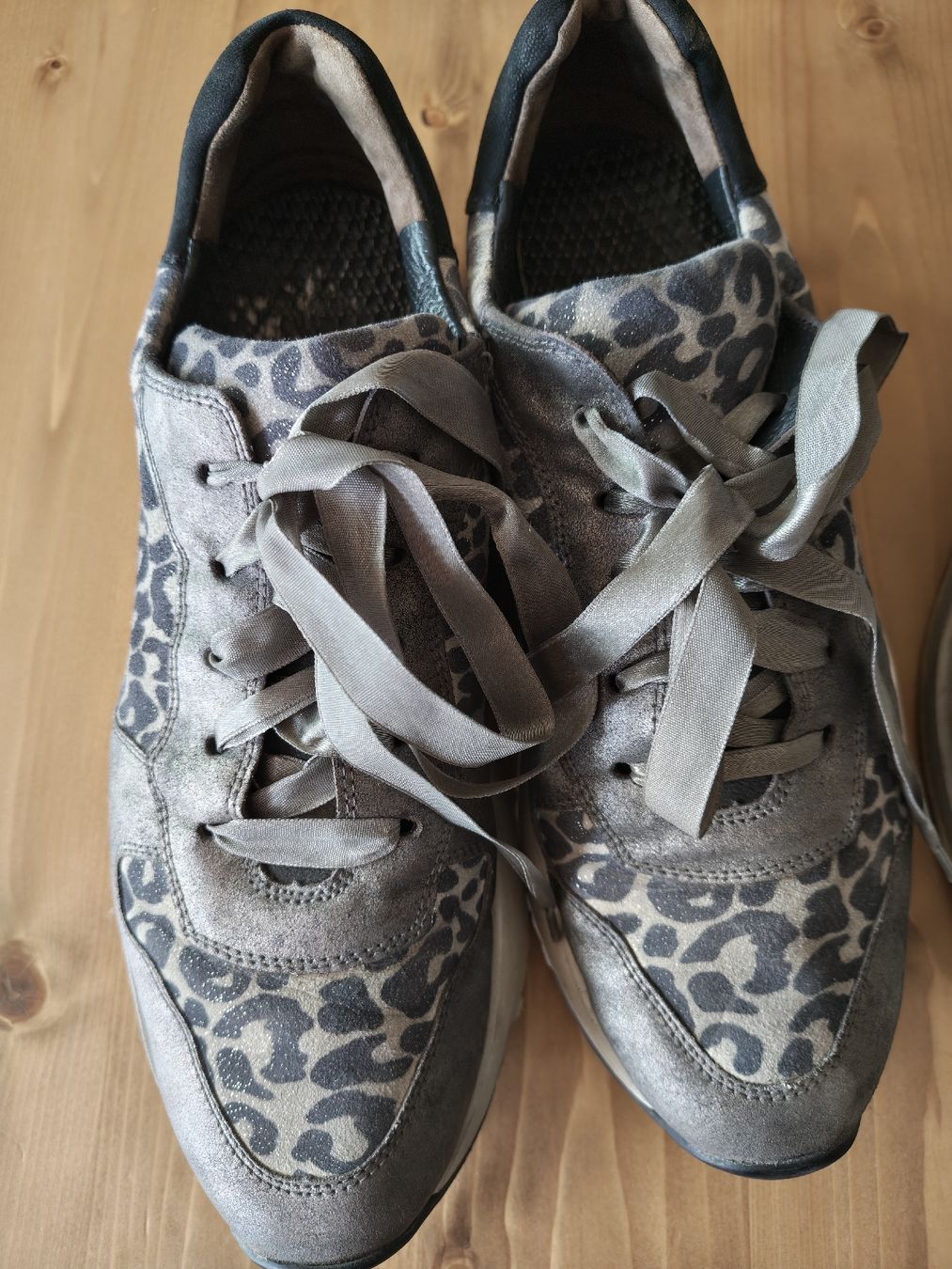 Chaussures femmes: 2 Paar Schuhe in grösse 39 – D'occasion à Flawil par minggeli83 1