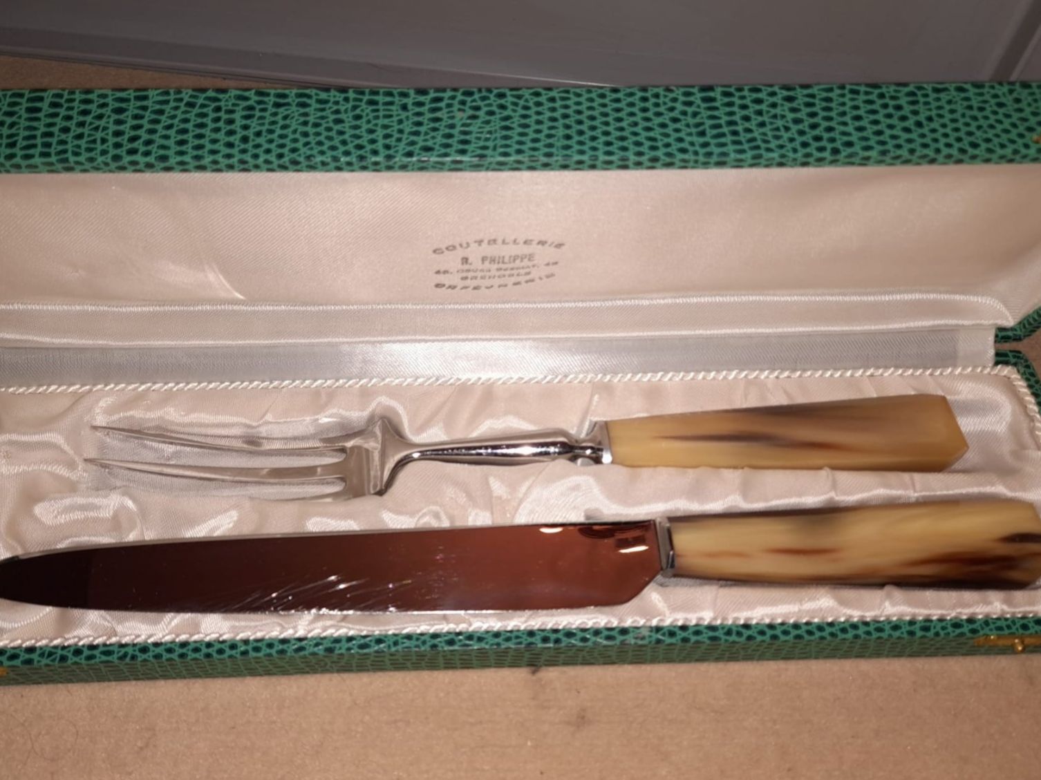 Set di posate: Vorlegebesteckset mit Horngriffen – Usato da Basel venduto da ARTICTED