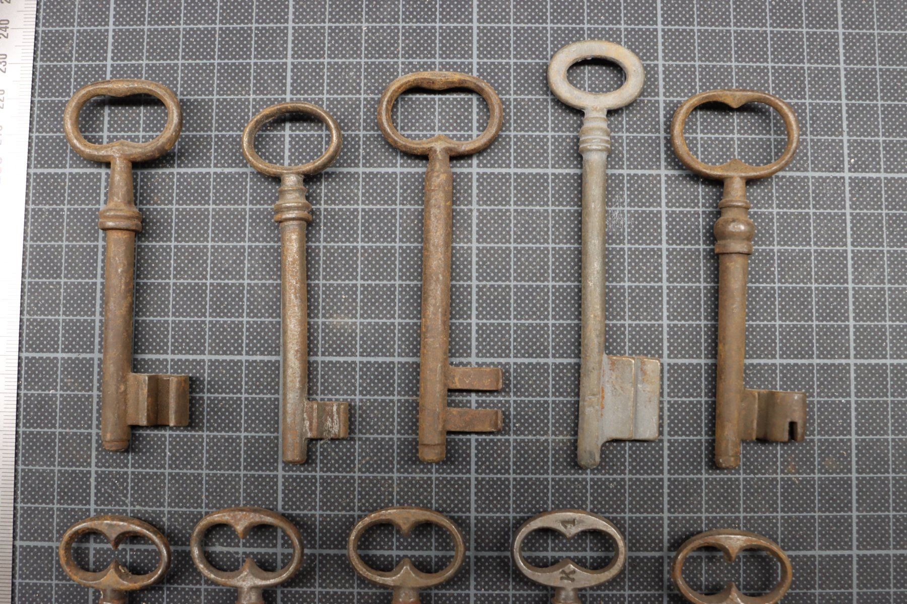 Chiavi: Lot mit 10 antiken Schlüsseln – Usato da Emmetten venduto da Super008 3