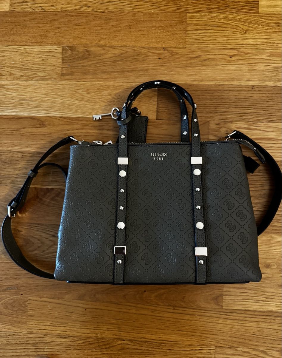 Guess Borse da donna: Guess Tasche Olivgrün – Nuovo (secondo la descrizione) da Hombrechtikon venduto da meier34ch1