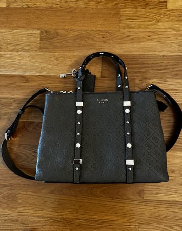 Guess Tasche Olivgrün