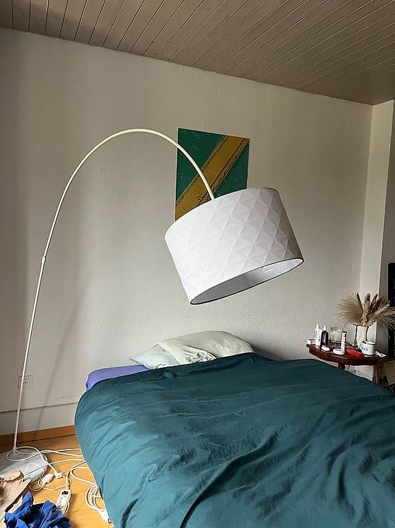 Lampes: Moderne Bogenlampe weiss mit Stoffschirm  – D'occasion à Bern par rebecca-1009 1