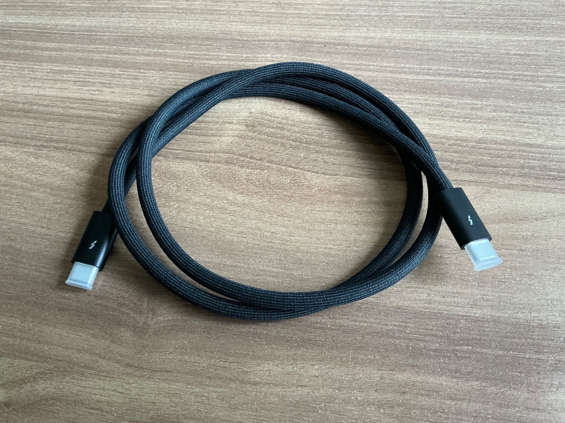 Kabel: Thunderbolt USB-C Kabel – Gebraucht aus Zürich von hub_h8vk 2