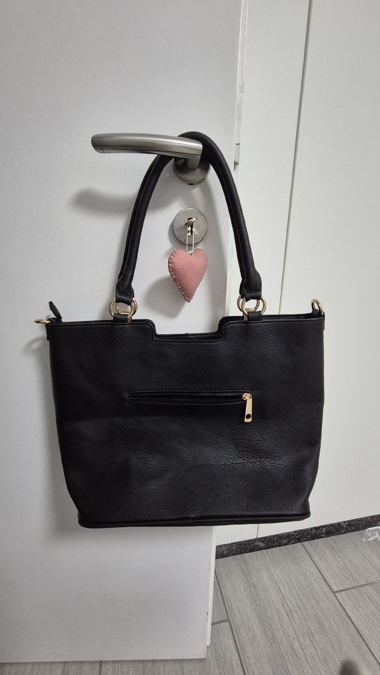 Michael Kors Altro in  Abbigliamento & Accessori: Borsa nera Michael Kors usata, come nuova – Nuovo (secondo la descrizione) da Riazzino venduto da RagusaM 1
