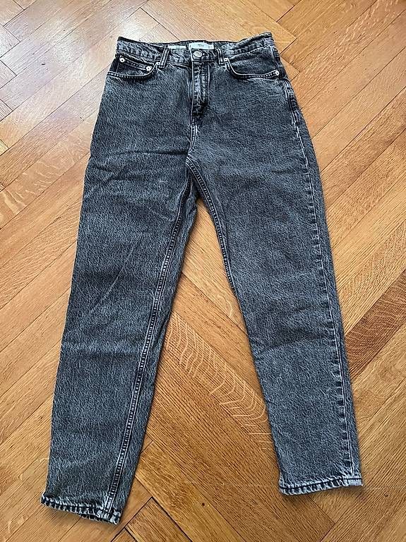 Jeans: Jeans gris, taille 36 – Usato da Lausanne venduto da sugarplumfairy 1
