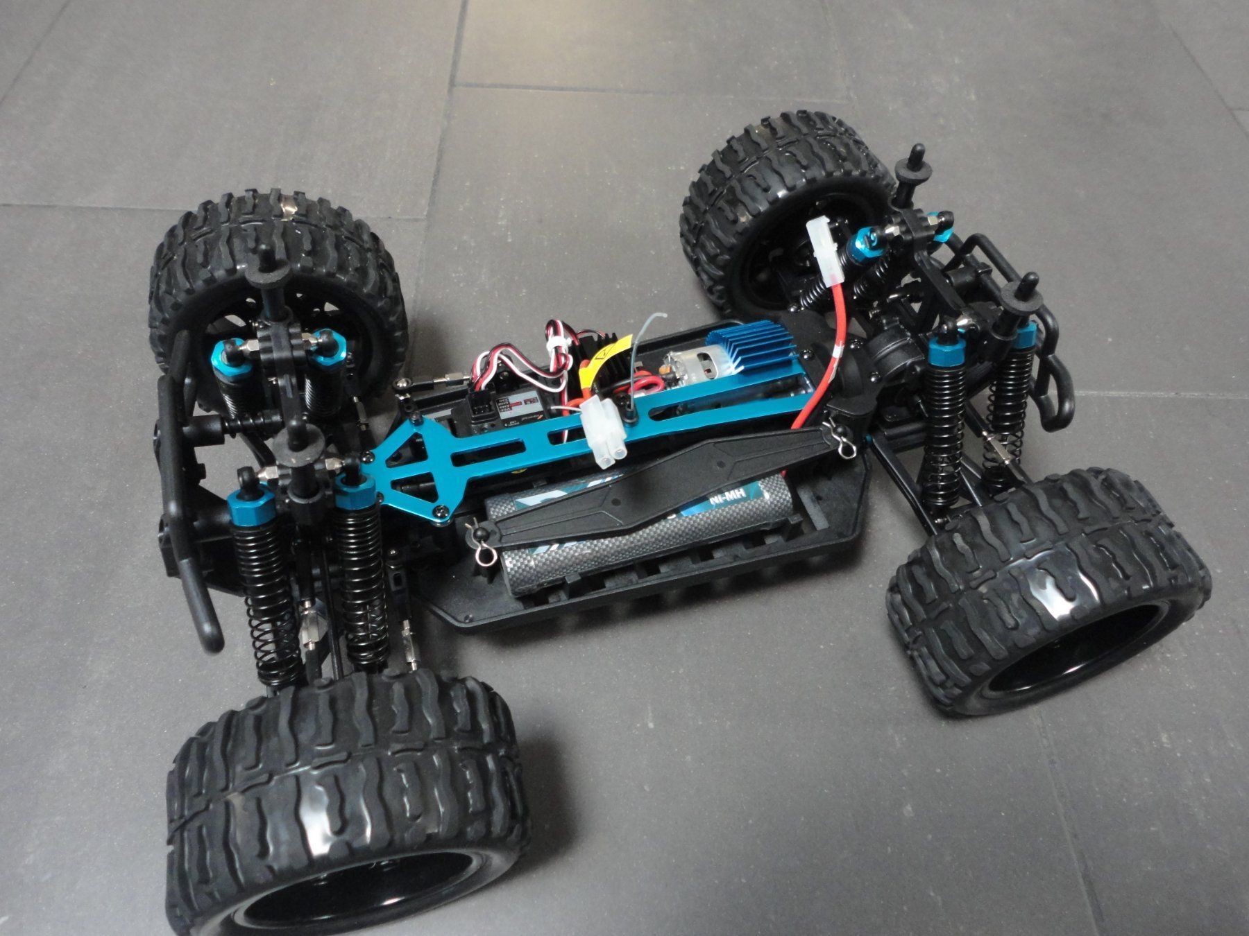 RC Kits de montage: Chameleon Monstertruck 1:10 Neu komplett-Set – Neuf avec emballage d'origine à Horgen par RcModell 3