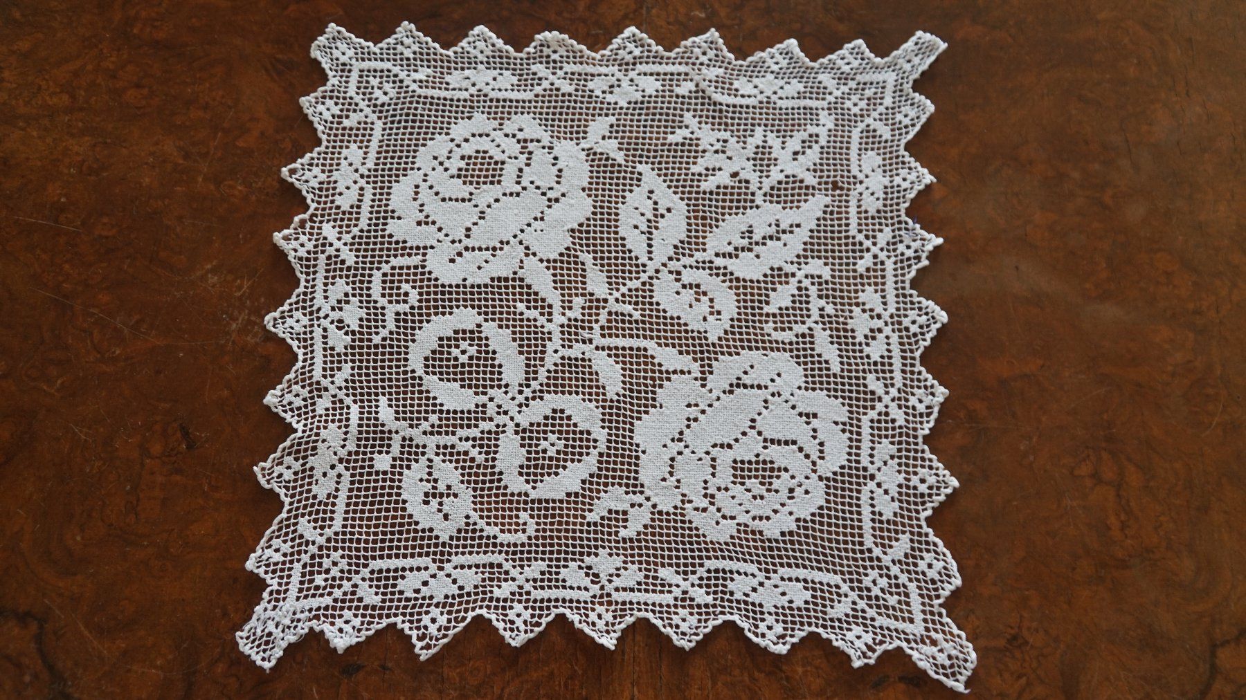 Altra biancheria da tavola: Deckeli Filet 25x25cm – Usato da Bern venduto da Antikbatik