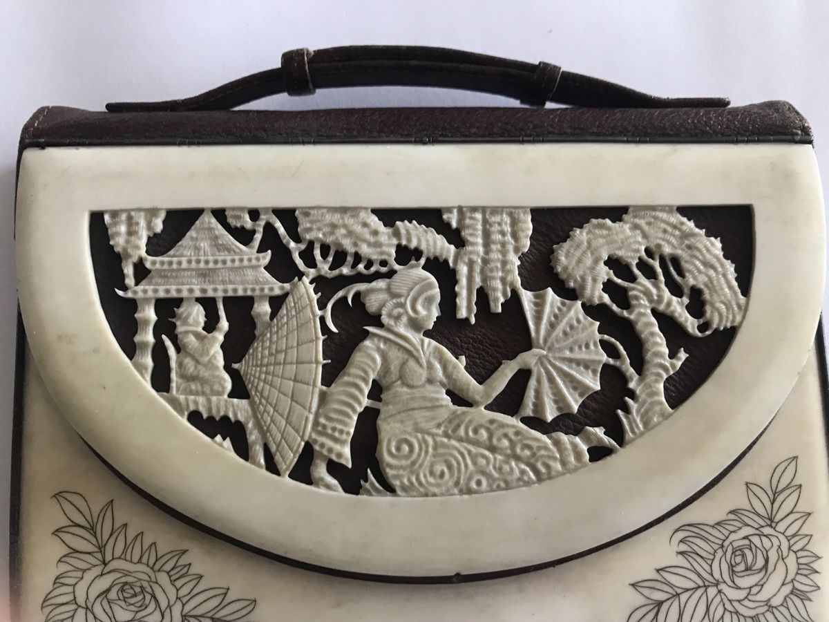 Borse da donna: Pochette antique décorée de l’os sculptée – Usato da Grimisuat venduto da eliseba88 3