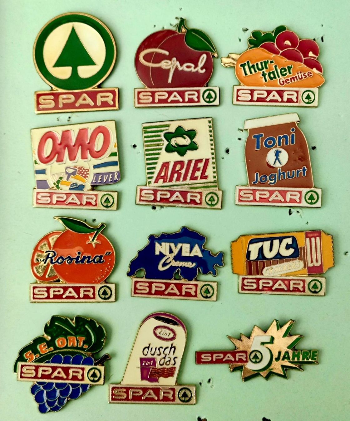 Plaquettes & Badges: 12 Pins Pins SPAR – D'occasion à Pfäffikon ZH par Colacity