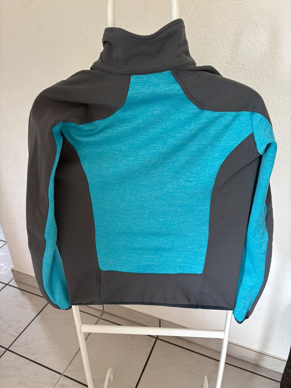 Karpos Jacken: Jolie petite veste  Karpos – Neu (gemäss Beschreibung) aus Villars-sur-Glâne von Flomalea 2