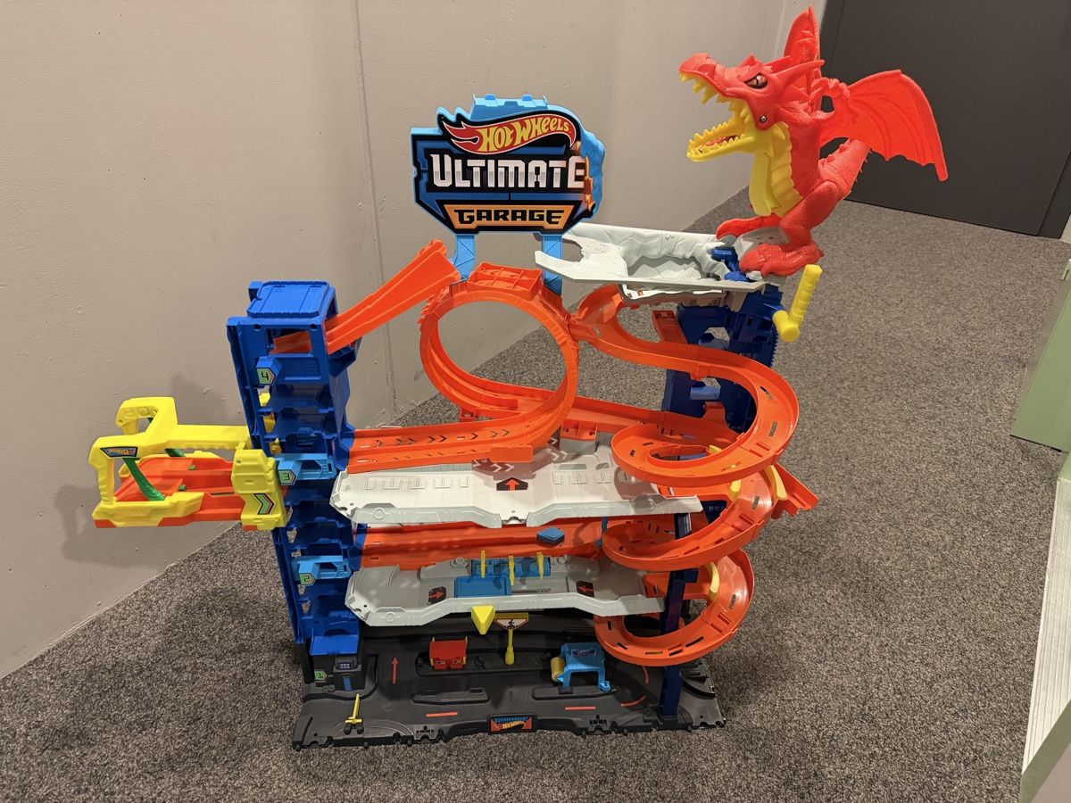 Hot Wheels Piste: Hot Wheels Ultimate Garage mit Drache – Usato da Gommiswald venduto da D.A.K. 2
