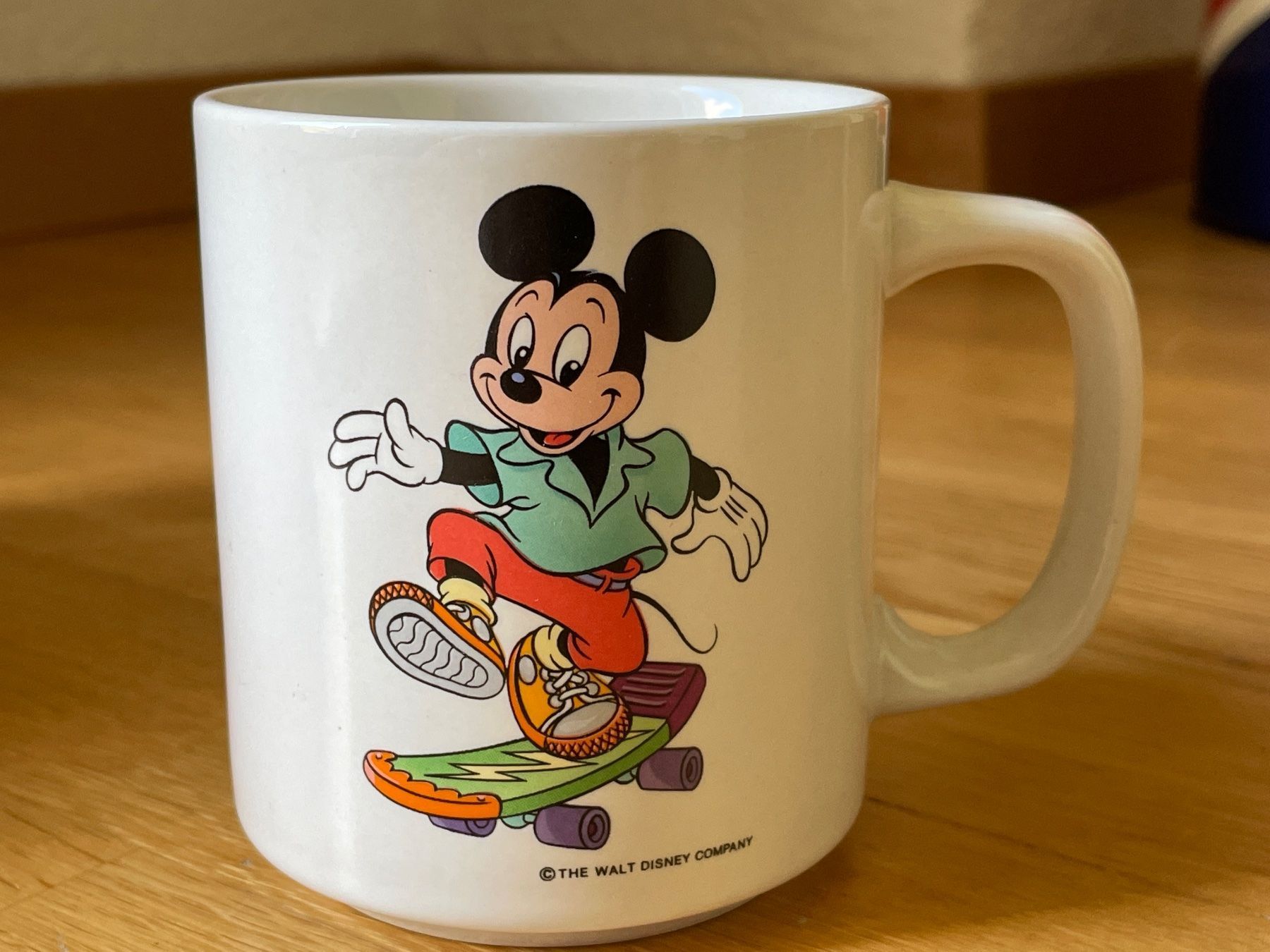 Disney Tasses: Disney's Mickey Mouse mug – Neuf avec emballage d'origine à Villars-Bramard par dadesc