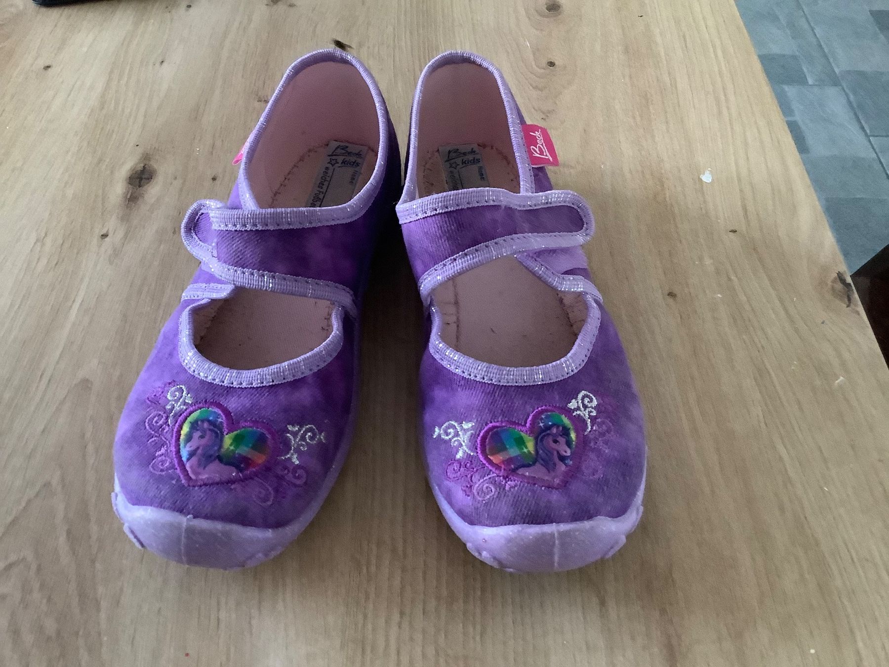Scarpe per ragazze: Hausschuhe von Beck – Nuovo (secondo la descrizione) da Buch b. Frauenfeld venduto da VHapke