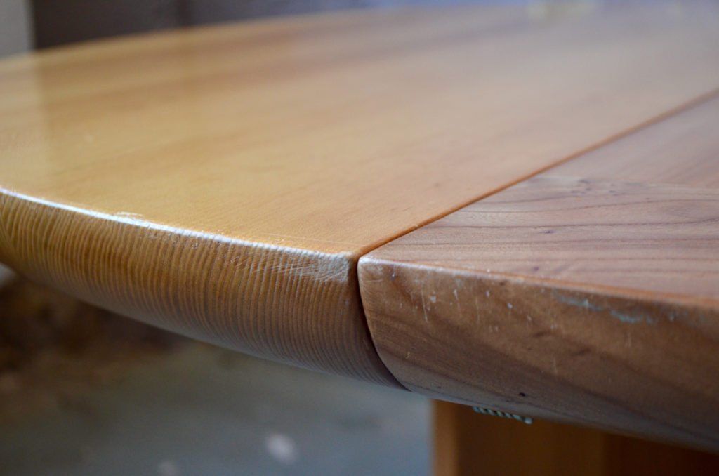 Set di tavolo e panche: Ensemble en orme  Luigi Gorgoni Table et Chaises brutaliste – Usato da COLMAR venduto da Sophiebellelurette 5