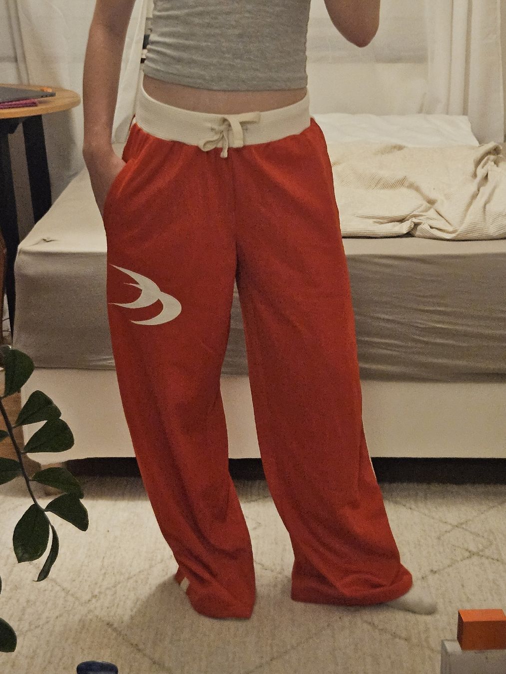 Scuffers Pantaloni: Trainerhosen Scuffers rot  – Nuovo (secondo la descrizione) da Zürich venduto da jan_7sr2