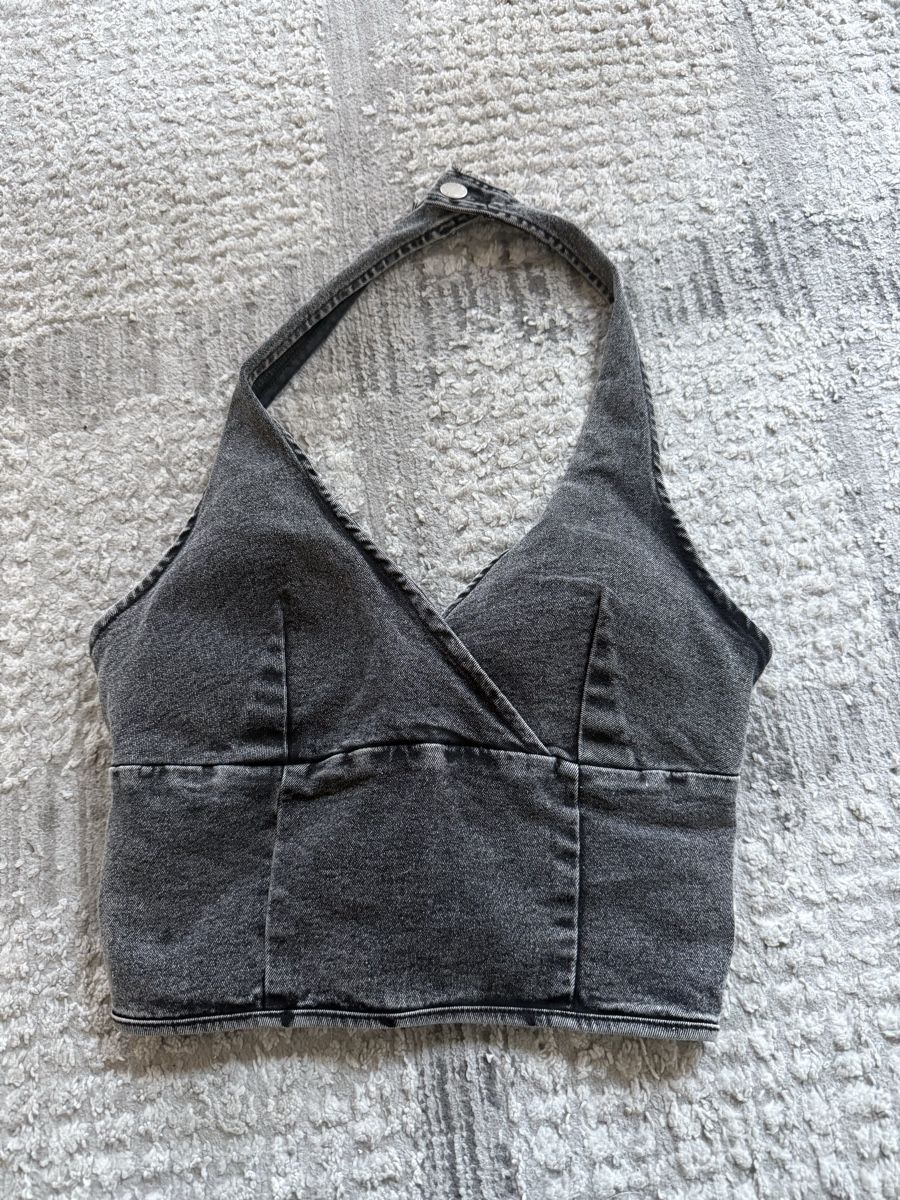 Top: Jeans- Top – Nuovo (secondo la descrizione) da St. Gallen venduto da mel_5g96