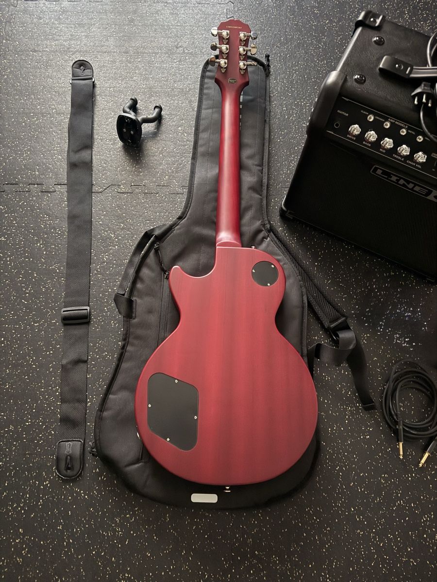Epiphone Strumenti musicali: Epiphone Les Paul Studio Worn Cherry mit Zubehör  – Usato da Stäfa venduto da Gz_752 1